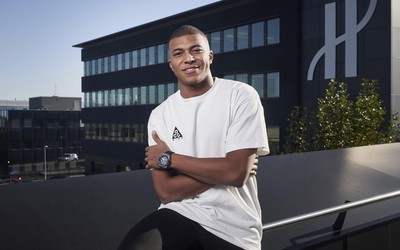 9D体育精华-伊萨克禁区外远射得分